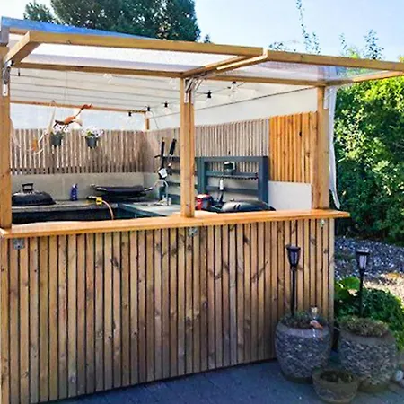 2 Bedroom Awesome In